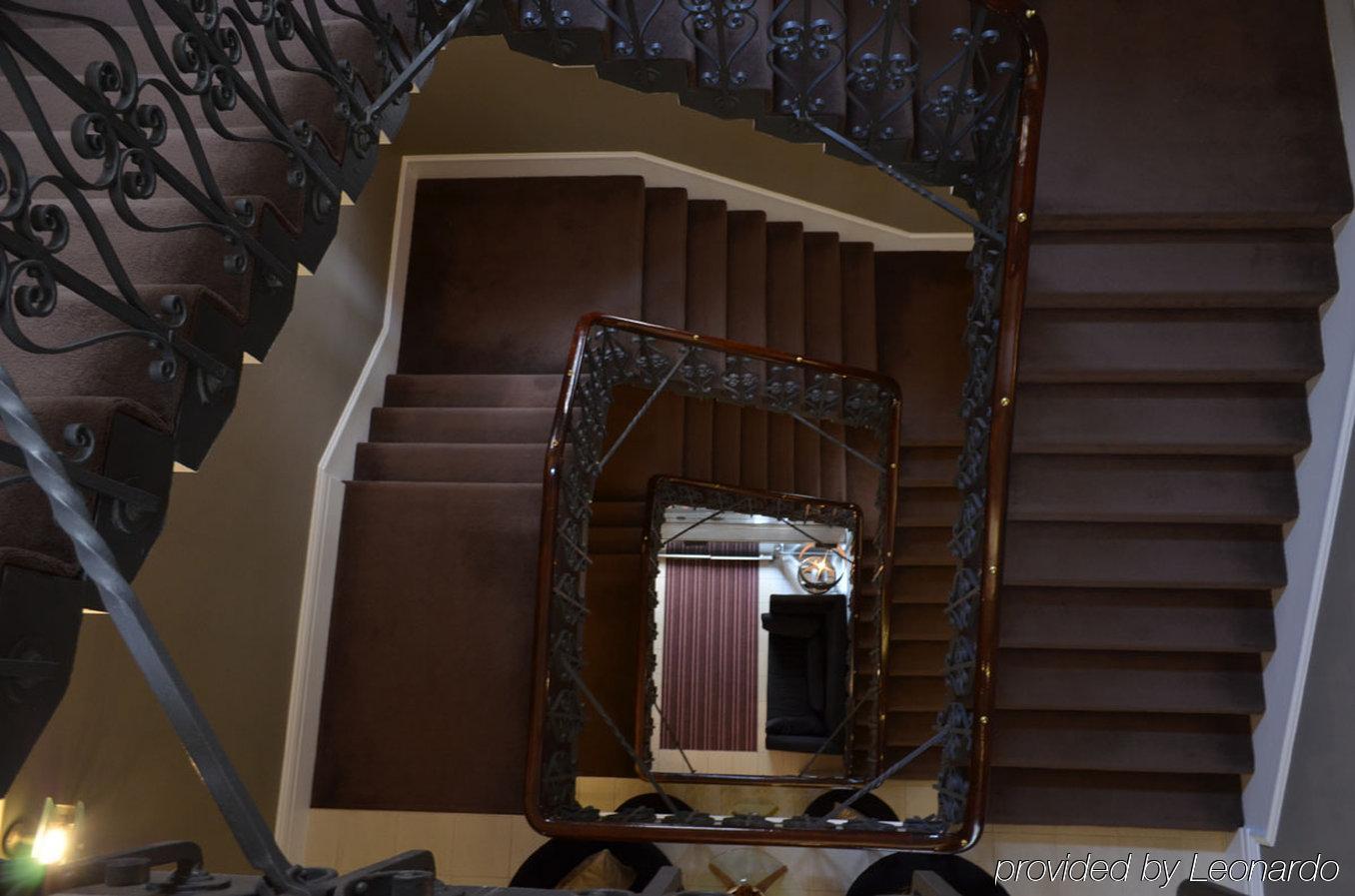 Quebecs Luxury Apart-hotel Leeds (West Yorkshire)
