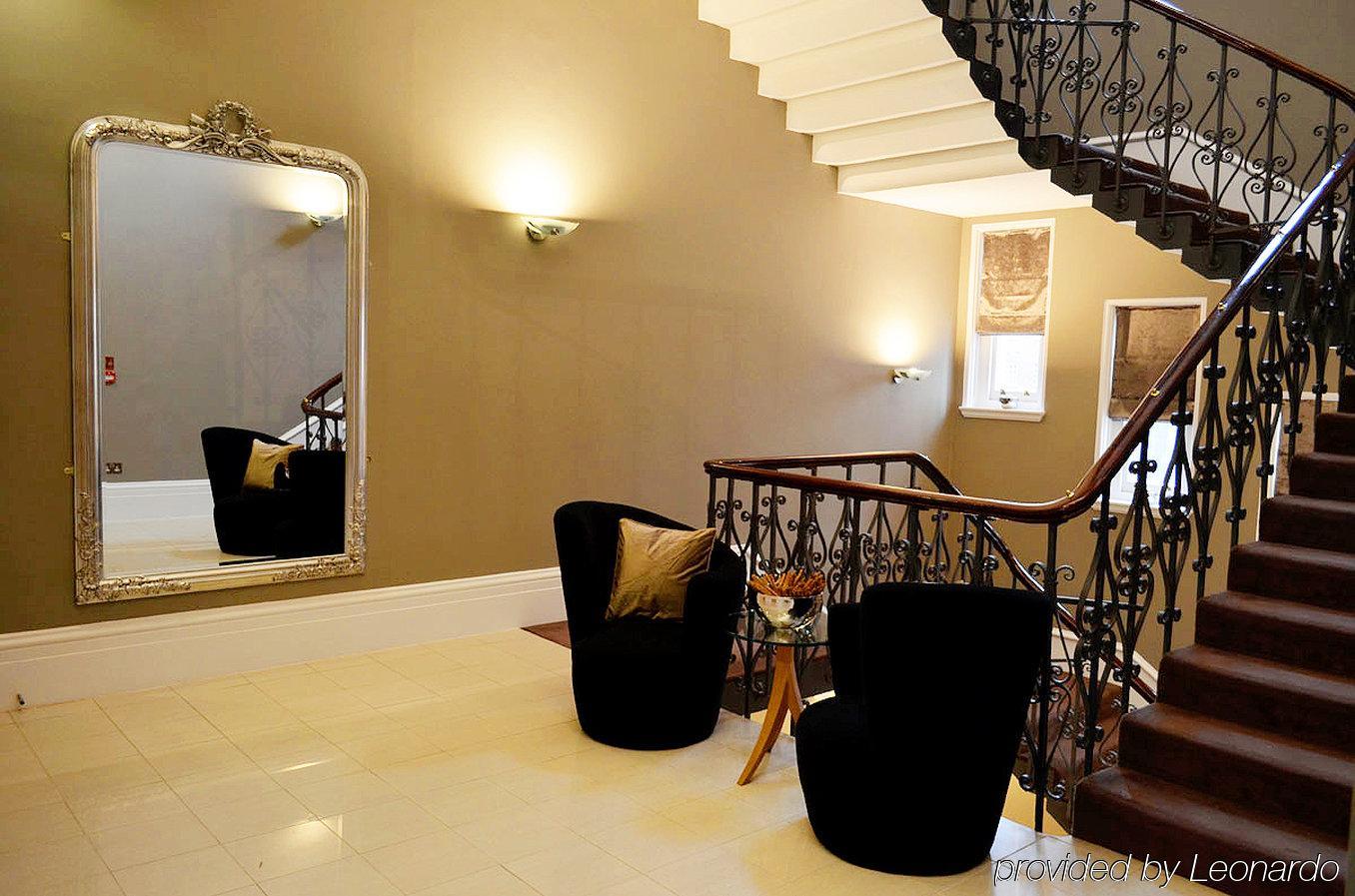 Quebecs Luxury 5* Leeds (West Yorkshire)